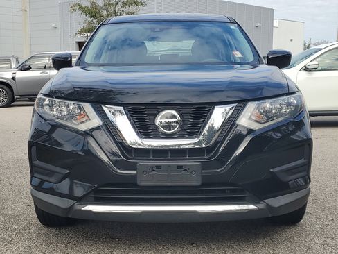 Used 2019 Nissan Rogue S image 2