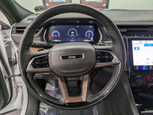 Used 2022 Jeep Grand Cherokee L Summit w/ Luxury Tech Group V image 19