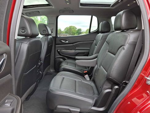 Certified 2023 GMC Acadia SLT w/ Technology Package AWD/4WD image 10
