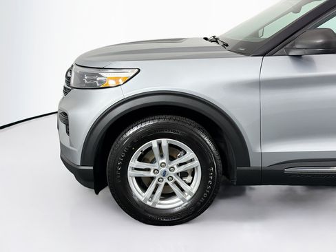 Used 2023 Ford Explorer XLT AWD/4WD image 45