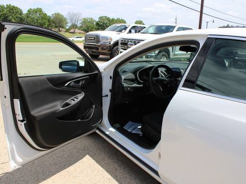 Used 2023 Chevrolet Malibu LT FWD image 10