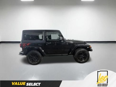 Used 2016 Jeep Wrangler Sahara AWD/4WD image 6