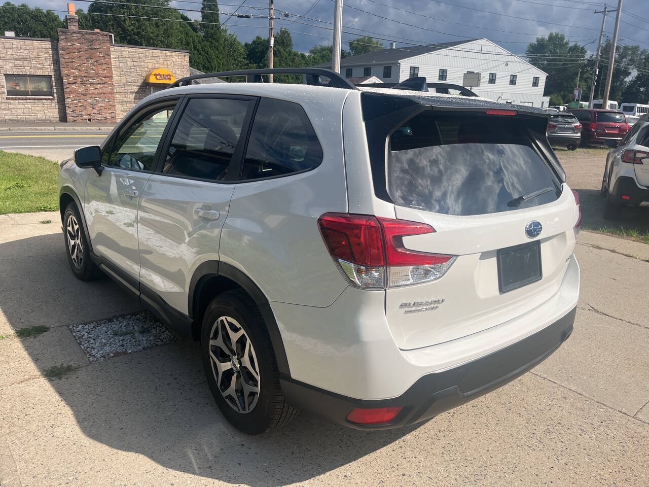 Used 2024 Subaru Forester Premium AWD/4WD image 3