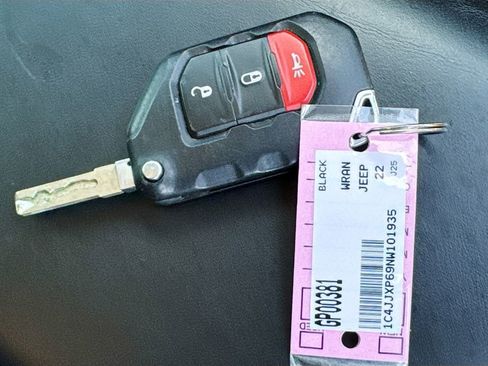 Used 2022 Jeep Wrangler Unlimited Sahara image 37