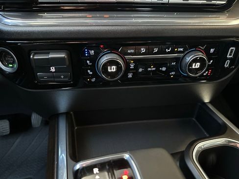 Used 2025 Chevrolet Silverado 1500 High Country image 25