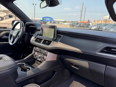 Used 2024 GMC Yukon XL SLT image 33