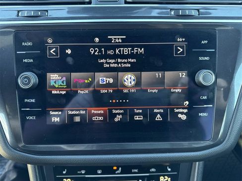 Used 2022 Volkswagen Tiguan SE R-Line image 18