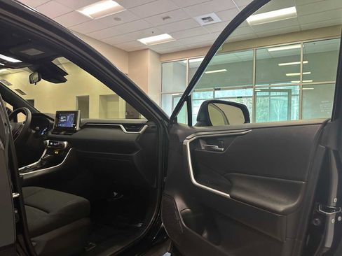 Certified 2024 Toyota RAV4 SE w/ Convenience Package image 30