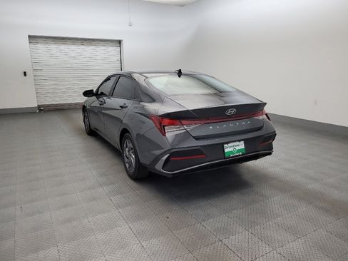 Used 2024 Hyundai Elantra SEL FWD image 5