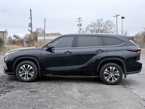 Used 2024 Toyota Highlander XLE image 4