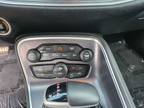Used 2018 Dodge Challenger R/T Scat Pack w/ Leather Interior Group RWD image 14