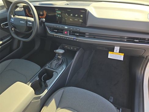 New 2025 Kia K4 LXS image 13