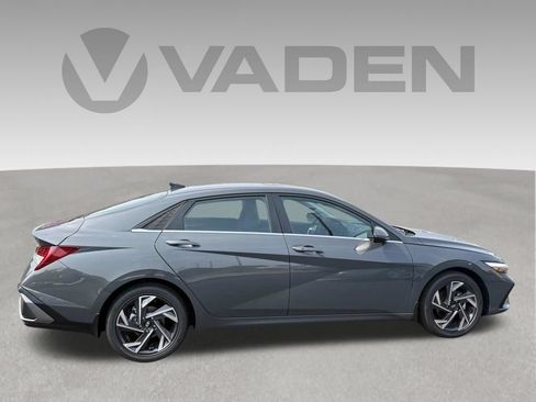 New 2026 Hyundai Elantra Limited FWD image 8
