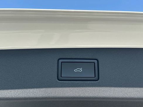 New 2026 Volkswagen Tiguan SEL R-Line AWD/4WD image 19