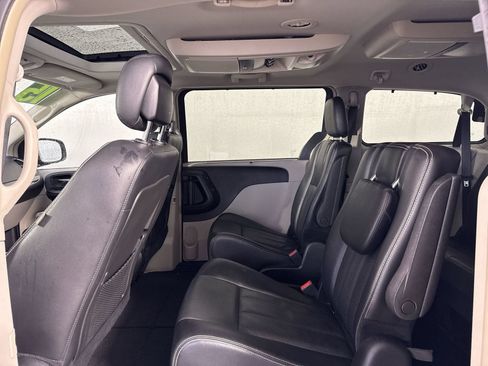 Used 2015 Chrysler Town & Country Touring-L w/ Driver Convenience Group FWD image 23