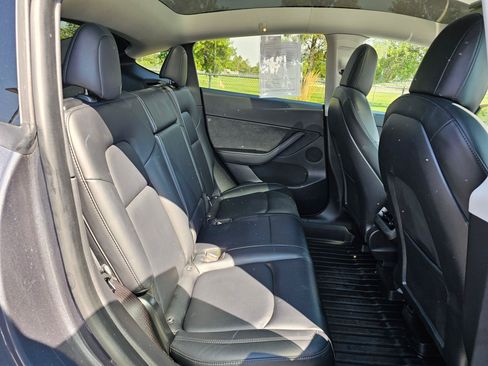 Used 2021 Tesla Model Y Long Range AWD/4WD image 12