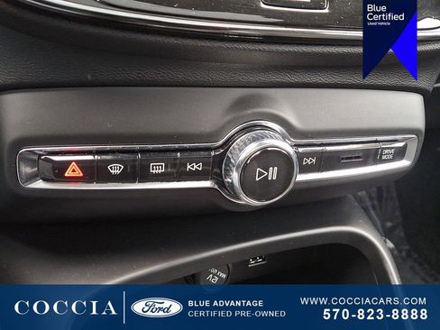 Used 2020 Volvo XC40 T5 Momentum w/ Protection Package Premier image 16
