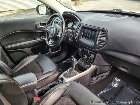 Used 2021 Jeep Compass Latitude FWD image 29