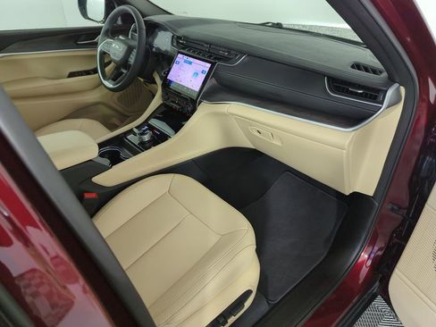 Used 2025 Jeep Grand Cherokee L Limited image 38