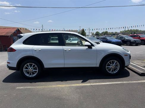 Used 2016 Porsche Cayenne AWD/4WD image 7