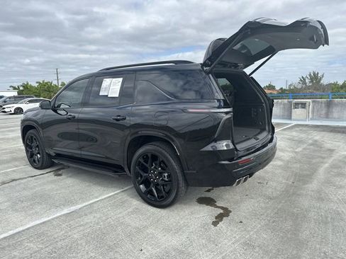Used 2025 Chevrolet Traverse RS image 31
