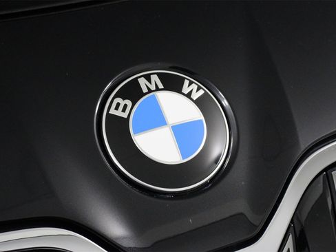 Used 2025 BMW 740i image 27