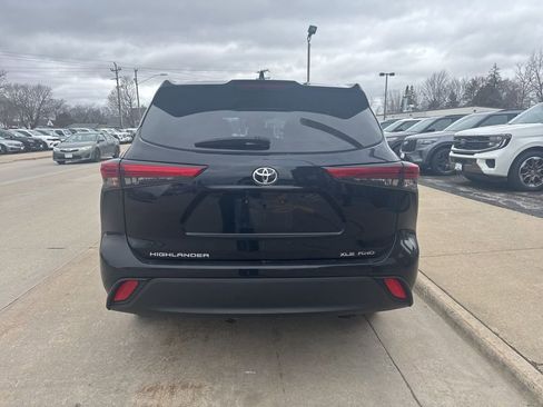 Used 2021 Toyota Highlander XLE image 4