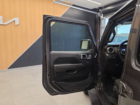 Used 2021 Jeep Wrangler Unlimited Sahara AWD/4WD image 15