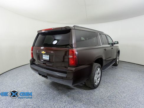 Used 2020 Chevrolet Suburban LT w/ Luxury Package AWD/4WD image 7