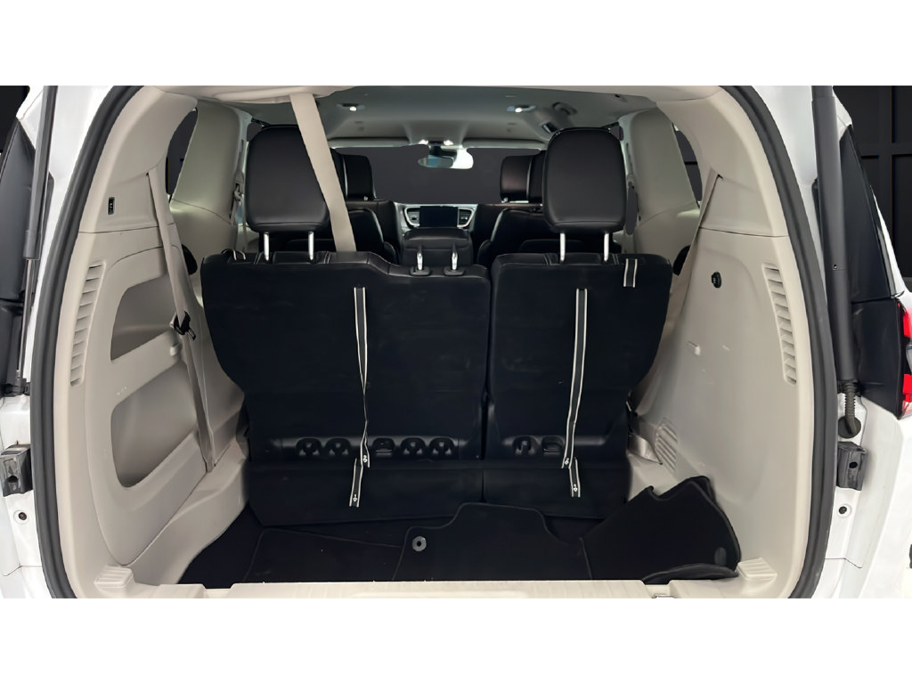 Used 2024 Chrysler Pacifica Touring-L FWD image 27
