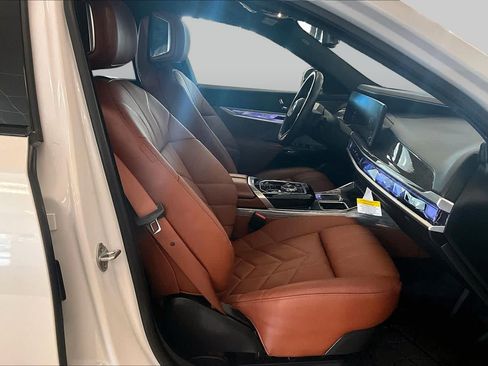 Used 2025 BMW i7 xDrive60 AWD/4WD image 8
