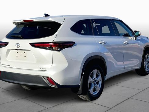 Certified 2025 Toyota Highlander LE image 12