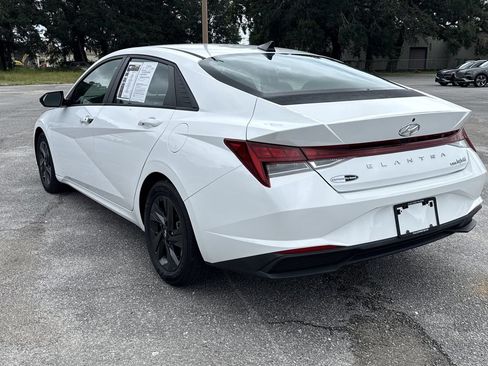 Used 2022 Hyundai Elantra Blue FWD image 6