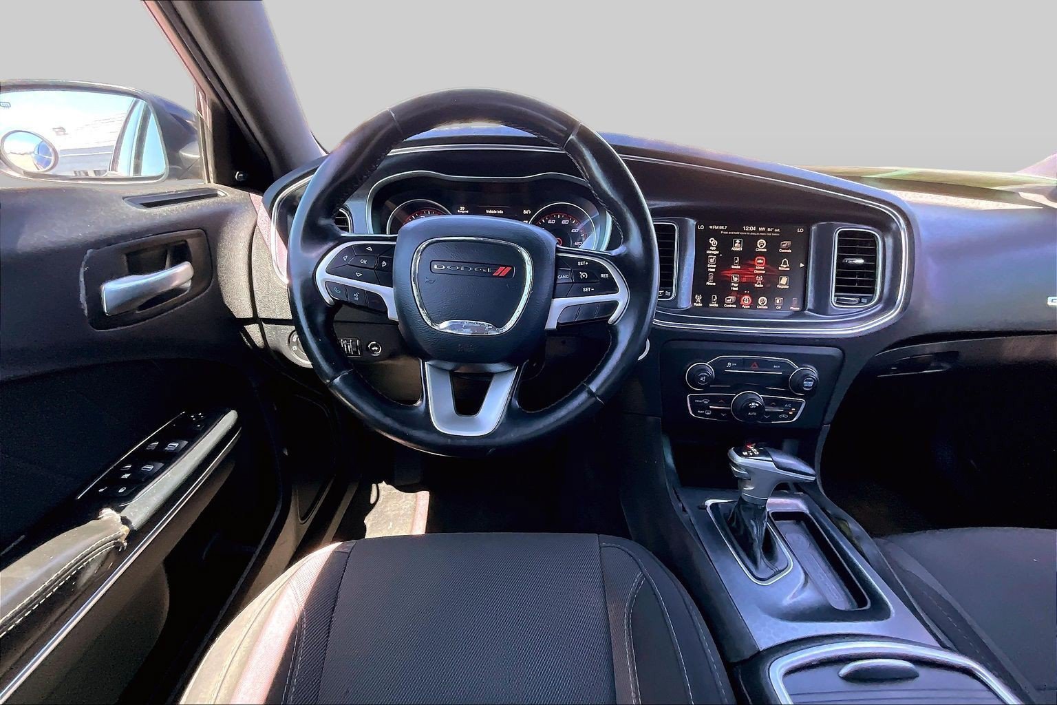 Used 2015 Dodge Charger SXT RWD image 5