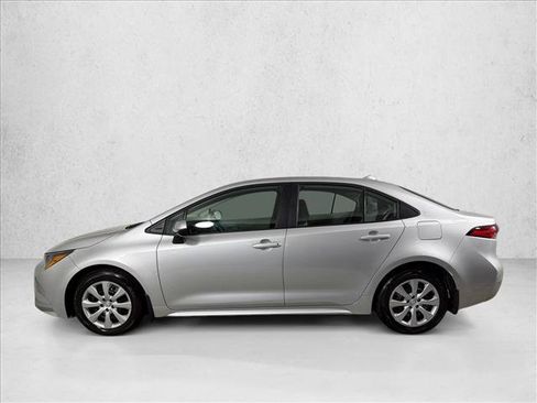 Used 2026 Toyota Corolla LE FWD image 6