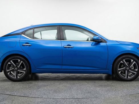 Used 2025 Nissan Sentra SV FWD image 11