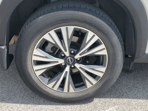 Used 2023 Nissan Rogue SV AWD/4WD image 5