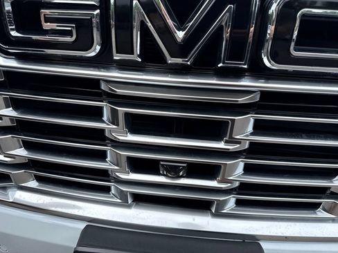 Used 2026 GMC Yukon XL Denali w/ Advanced Technology Package AWD/4WD image 13