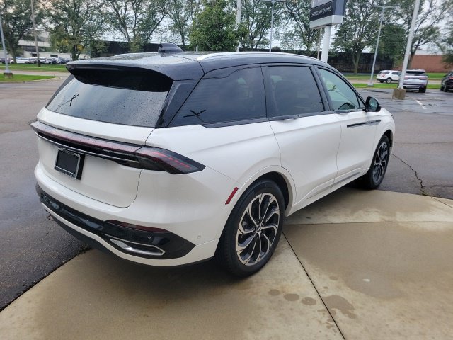 Certified 2024 Lincoln Nautilus Reserve w/ Equipment Group 202A AWD/4WD image 9