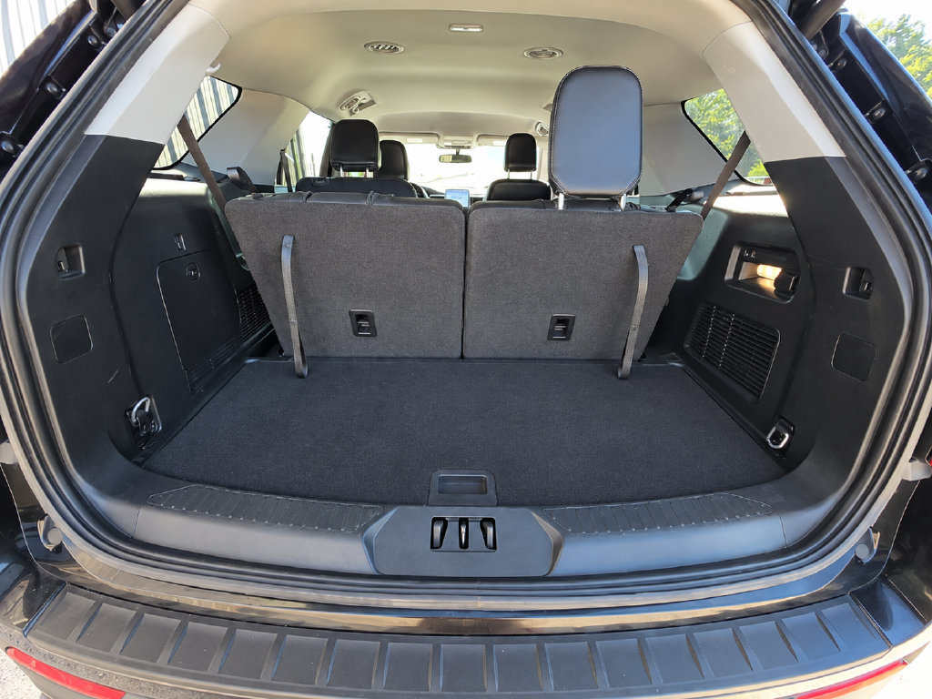 Used 2023 Ford Explorer XLT w/ Equipment Group 202A AWD/4WD image 15