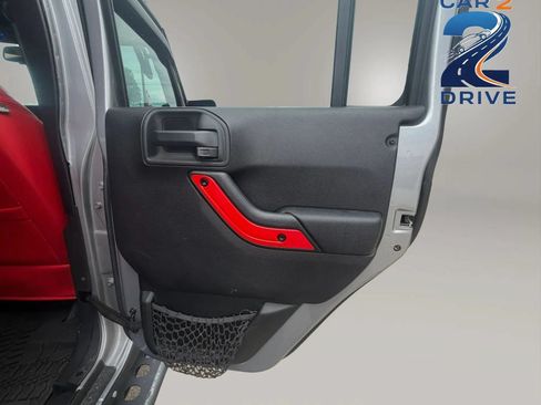 Used 2014 Jeep Wrangler Unlimited Sahara AWD/4WD image 15