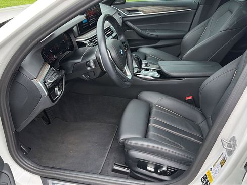 Used 2023 BMW 540i xDrive AWD/4WD image 10