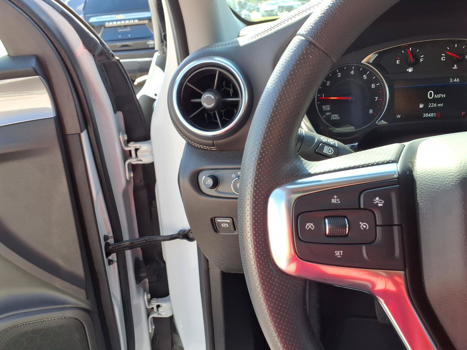 Used 2025 Chevrolet Blazer LT FWD image 16