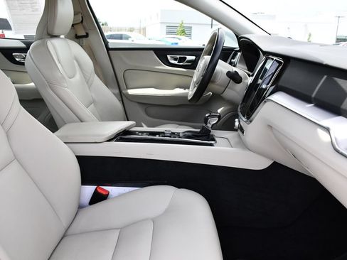 Used 2020 Volvo S60 T6 Momentum w/ Premium Package AWD/4WD image 29