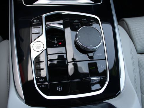 Used 2025 BMW X7 xDrive40i w/ M Sport Package AWD/4WD image 26