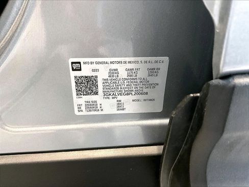 Used 2023 GMC Terrain SLT image 9