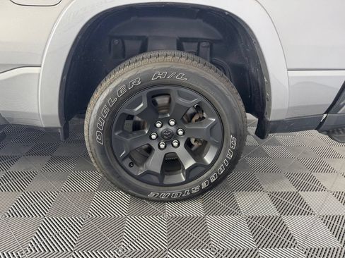Used 2025 RAM 1500 Big Horn AWD/4WD image 13