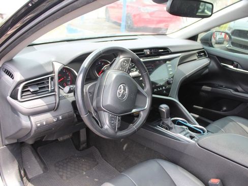 Used 2020 Toyota Camry XSE image 11