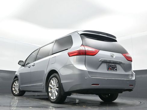 Used 2016 Toyota Sienna XLE image 30