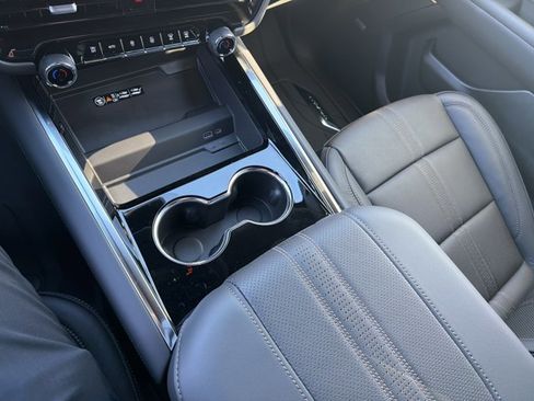 New 2026 Chevrolet Suburban High Country image 19